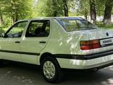 Volkswagen Vento 1993 года за 1 600 000 тг. в Тараз – фото 4