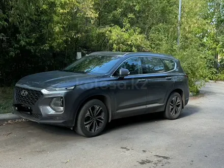 Hyundai Santa Fe 2019 года за 13 000 000 тг. в Астана