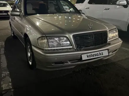 Mercedes-Benz C 240 1998 года за 2 800 000 тг. в Астана