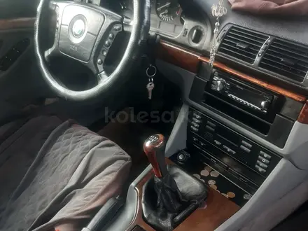 BMW 520 2002 года за 3 600 000 тг. в Тараз – фото 2