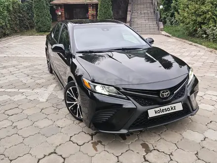 Toyota Camry 2019 года за 12 300 000 тг. в Алматы