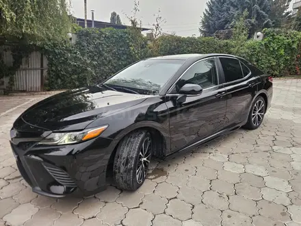 Toyota Camry 2019 года за 12 300 000 тг. в Алматы – фото 2