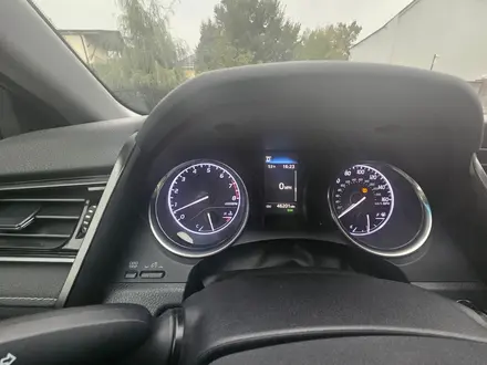 Toyota Camry 2019 года за 12 300 000 тг. в Алматы – фото 8