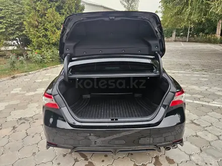Toyota Camry 2019 года за 12 300 000 тг. в Алматы – фото 13