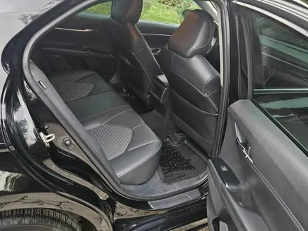 Toyota Camry 2019 года за 12 300 000 тг. в Алматы – фото 11