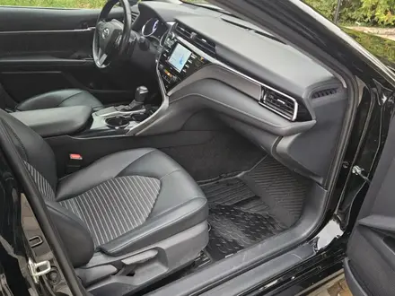 Toyota Camry 2019 года за 12 300 000 тг. в Алматы – фото 10