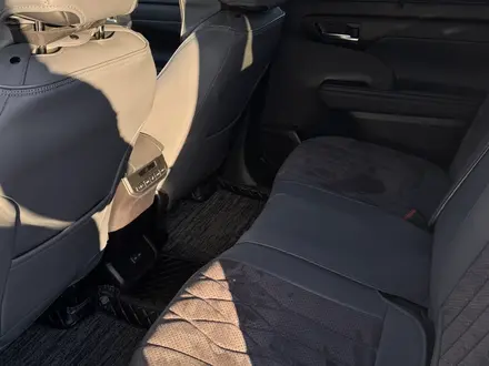 Toyota Highlander 2022 года за 27 000 000 тг. в Уральск – фото 17