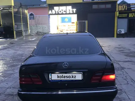 Mercedes-Benz E 320 2001 года за 4 400 000 тг. в Шымкент – фото 5