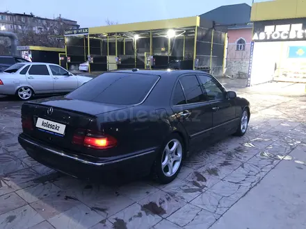 Mercedes-Benz E 320 2001 года за 4 400 000 тг. в Шымкент – фото 4