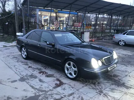 Mercedes-Benz E 320 2001 года за 4 400 000 тг. в Шымкент – фото 3