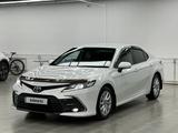 Toyota Camry 2021 года за 12 750 000 тг. в Астана – фото 2