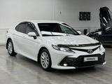 Toyota Camry 2021 года за 12 750 000 тг. в Астана