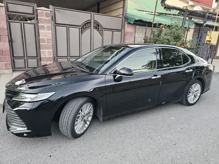 Toyota Camry 2020 года за 15 500 000 тг. в Туркестан – фото 6