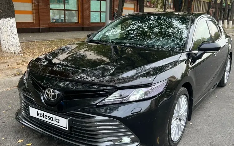Toyota Camry 2018 года за 15 800 000 тг. в Алматы