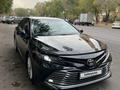 Toyota Camry 2018 года за 15 800 000 тг. в Алматы – фото 2