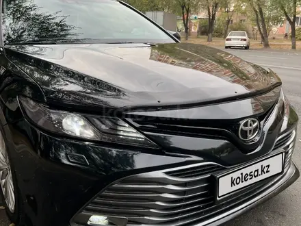 Toyota Camry 2018 года за 15 800 000 тг. в Алматы – фото 6