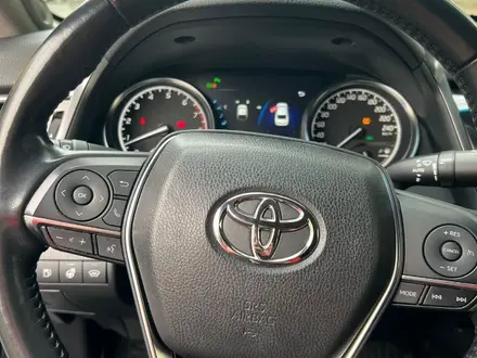 Toyota Camry 2018 года за 15 800 000 тг. в Алматы – фото 8