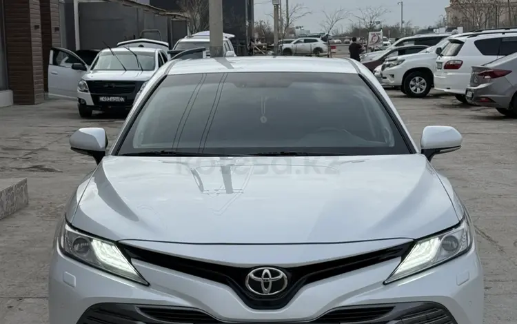 Toyota Camry 2018 года за 13 800 000 тг. в Актау