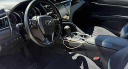Toyota Camry 2018 года за 13 800 000 тг. в Актау – фото 3
