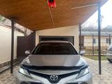 Toyota Camry 2018 года за 15 300 000 тг. в Шымкент