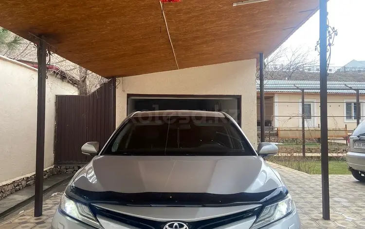Toyota Camry 2018 года за 15 300 000 тг. в Шымкент