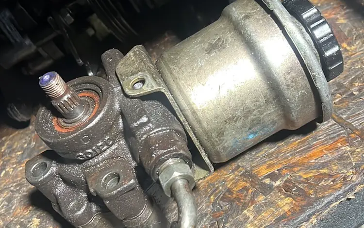 Привозной оригинал ГУР насос 2TR TOYOTAүшін2 000 тг. в Алматы