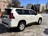 Toyota Land Cruiser Prado 2023 года за 29 900 000 тг. в Петропавловск – фото 2