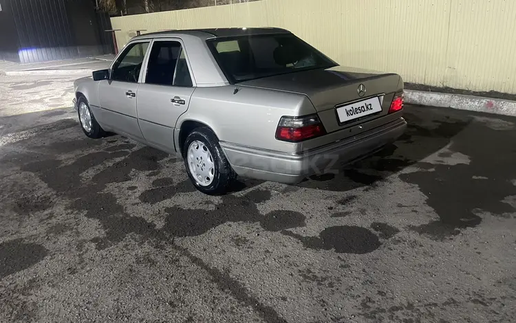 Mercedes-Benz E 220 1994 года за 2 100 000 тг. в Караганда