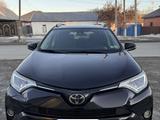 Toyota RAV4 2017 годаfor8 900 000 тг. в Актобе