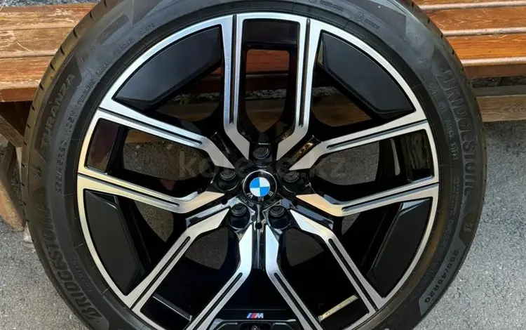 Оригинальные диски с резиной R20 для BMW 7 серии BMW I7 БМВ за 1 370 000 тг. в Алматы