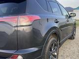 Toyota RAV4 2018 года за 8 200 000 тг. в Атырау – фото 5