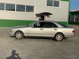 Mercedes-Benz E 200 1998 годаүшін1 990 000 тг. в Костанай – фото 2