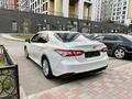 Toyota Camry 2021 года за 13 500 000 тг. в Астана – фото 3