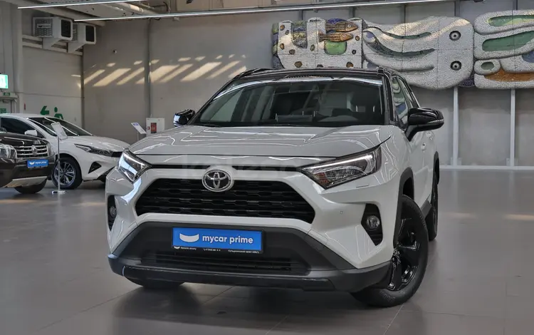Toyota RAV4 2020 года за 17 390 000 тг. в Алматы