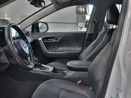 Toyota RAV4 2020 года за 17 390 000 тг. в Алматы – фото 11