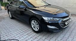 Chevrolet Malibu 2020 года за 9 800 000 тг. в Алматы – фото 2