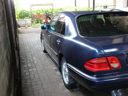 Mercedes-Benz E 230 1995 года за 2 500 000 тг. в Алматы – фото 12