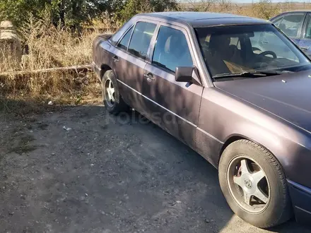 Mercedes-Benz E 230 1991 года за 1 600 000 тг. в Караганда – фото 3