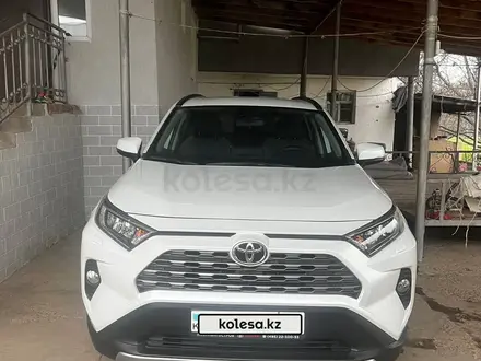 Toyota RAV4 2020 года за 17 000 000 тг. в Шымкент