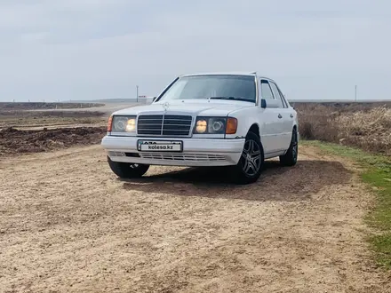 Mercedes-Benz E 300 1992 года за 1 350 000 тг. в Караганда