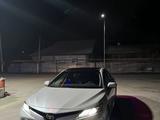 Toyota Camry 2020 года за 17 500 000 тг. в Шымкент – фото 3