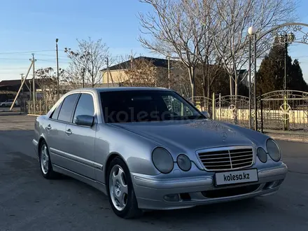 Mercedes-Benz E 320 2000 года за 6 500 000 тг. в Жанаозен – фото 2