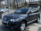 Volkswagen Touareg 2008 годаүшін8 200 000 тг. в Алматы