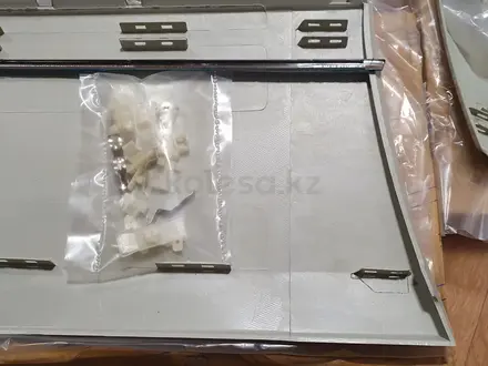Молдинги новые мерседес w124 комплект за 105 000 тг. в Алматы – фото 5