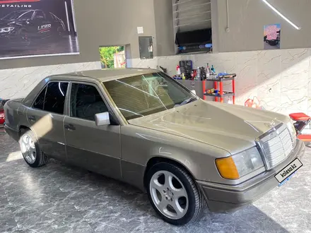 Mercedes-Benz E 230 1992 года за 2 000 000 тг. в Шымкент