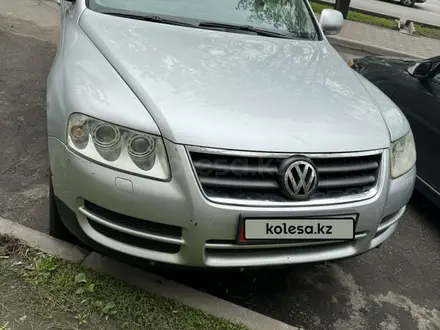 Volkswagen Touareg 2005 года за 3 000 000 тг. в Алматы – фото 6