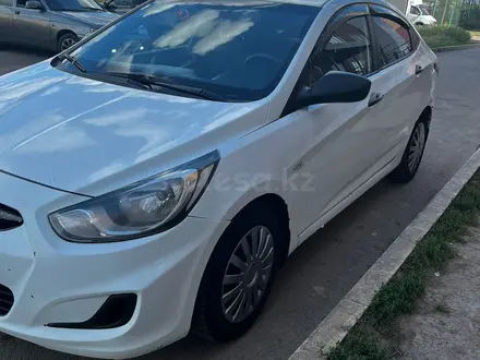 Hyundai Solaris 2011 года за 2 100 000 тг. в Уральск – фото 2