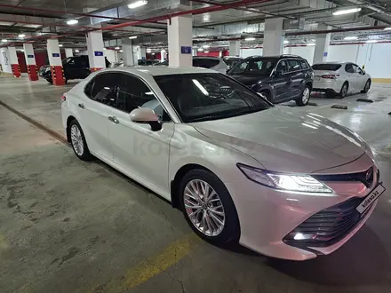 Toyota Camry 2021 года за 17 500 000 тг. в Астана – фото 2