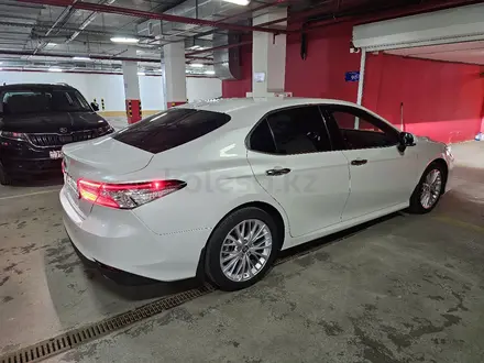 Toyota Camry 2021 года за 17 500 000 тг. в Астана – фото 4