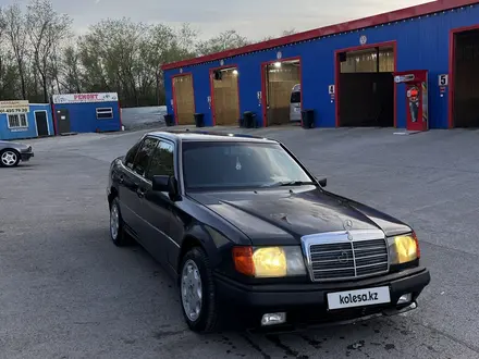 Mercedes-Benz E 260 1991 года за 1 200 000 тг. в Астана